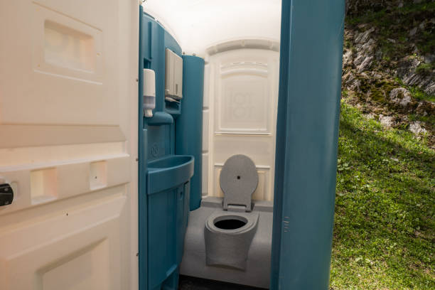 Best Portable restroom trailer rental  in Blackwater, AZ